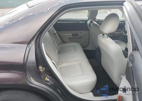 2005 Chrysler 300 Touring z USA, uszkodzony, nr VIN 2C3AA53G35H136279